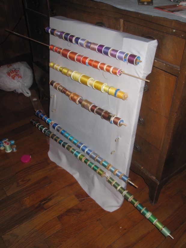 20 Steps to a DIY Thread Rack - Kimia Wood